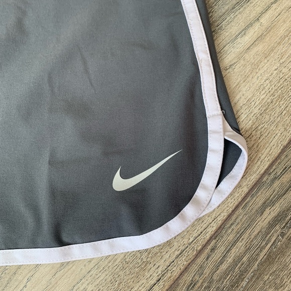 Nike golf skirt - Picture 3 of 5